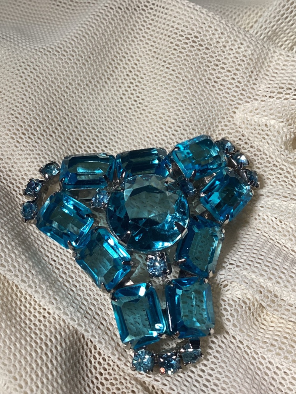 Art deco aquamarine colored vintage brooch. 💙💙💙💙💙RARE ONE 💃 - Picture 3 of 8
